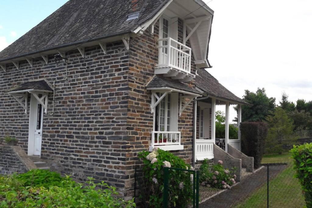 Holiday home Les Hortensias Spacieuse Maison En Ardoise Du Pays Fibre Voutezac