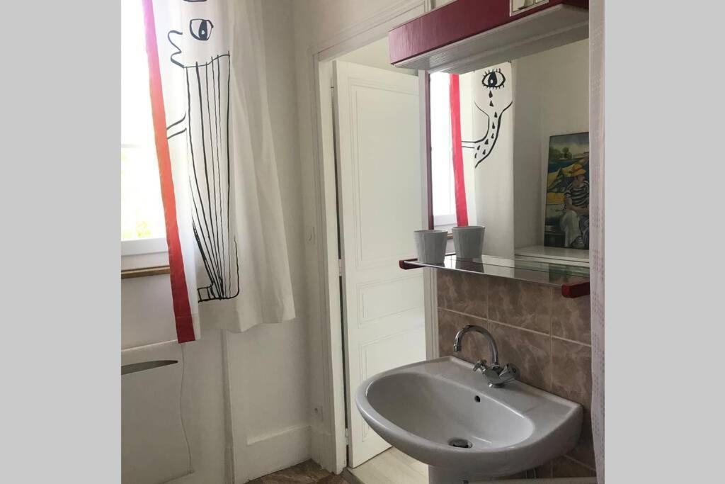 Les Hortensias Spacieuse Maison En Ardoise Du Pays Fibre Holiday home Voutezac